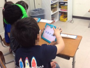 A first and a second grade student counting the numbers using the Endless 123 application on their iPads.